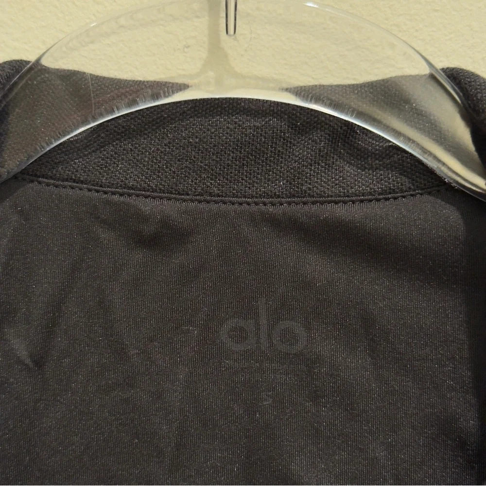 ALO Yoga Black Cropped Prestige Polo Top/ Shirt Womens Size Small